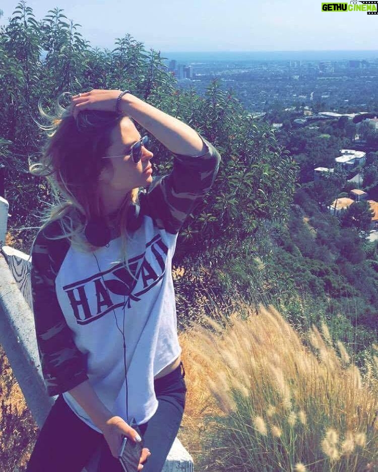 Daveigh Chase Instagram - I like walking around my neighborhood in these sunshine days 😊