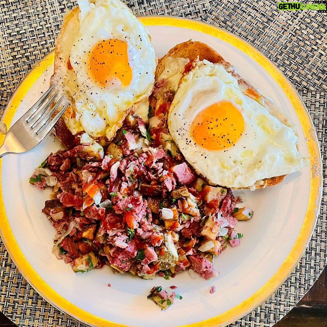 David Alan Grier Instagram - CHEAT DAY BREAKY FAST!!! Homemade Corned Beef hash, eggs ova on cheesy toast