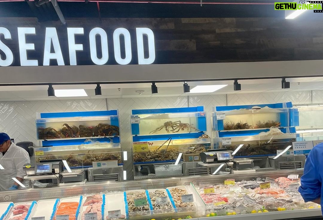 David Alan Grier Instagram - Checked the new 99 Ranch that’s just opened in Westwood and it is a wonderland of beautiful tasty things! 😍