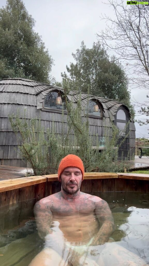 David Beckham Instagram - Self Care Sunday 🥶 3 degrees in here today , perfect for a Sunday rest day 💙 @victoriabeckham can I get a HOT CHOCOLATE ☕️🤎 with a @nespresso shot ☕️ sorry Victoria just said “ what’s the magic word 🙄” PLEASE
