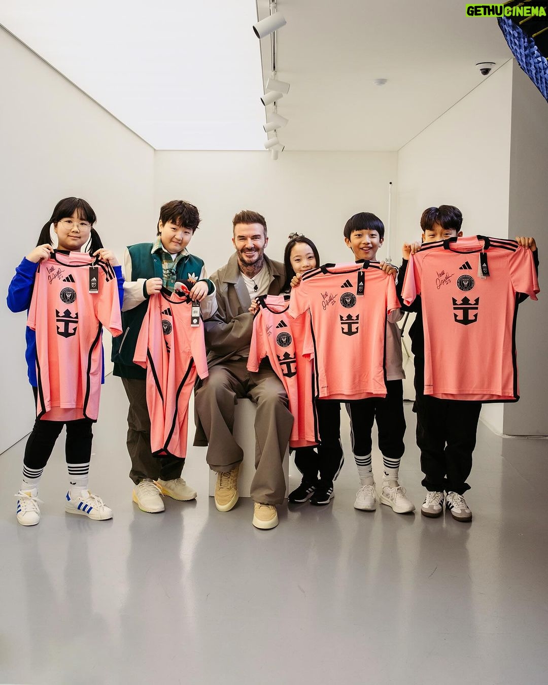 David Beckham Instagram - 1994 Predator to today’s 2024 Predator 🔥 30 years of predator wow… special boot ⚽️ @adidaskr and a special guest @hoooooyeony 🙌🏼 Seoul, Korea