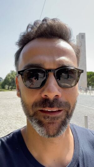 David Cristina Instagram - Quem tem medo compra cão. Neste caso medo de morrer sozinho. E não a comprei, salvei-a de um destino pior que a morte. O Cartaxo.