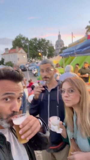 David Cristina Instagram - Foram assim os nossos Santos buéda fixes anos 90. Até deu para conhecer o Iran Costa. Esperem pelo próximo episódio do podcast para vos contar tudinho. 

Nenhuma criança foi traumatizada durante a filmagem deste reel.