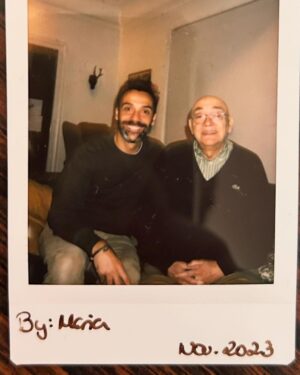 David Cristina Instagram - O meu pai faz anos hoje. 

Lembram-se daquela vez que os pais dele o mandaram para um colégio interno aos 8 anos e não lhe ligaram a dar os parabéns? Não se lembram? Então vão ver o reel que publiquei na semana passada, seus péssimos. 

Agora é a vossa oportunidade de lhe darem um abracinho. Logo ao jantar mostro-lhe as vossas mensagens. Se ninguém mandar não mostro, porque o homem já passou por trauma que chegue. 

Sejam boas pessoas para o meu papá.