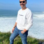 David Cristina Instagram - Eu e o próximo ícone da moda internacional viemos à Nazaré ver senhores doidos montados em tábuas de engomar a desafiar os elementos. Aconselho.