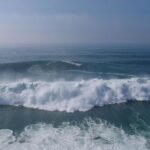 David Cristina Instagram - Eu e o próximo ícone da moda internacional viemos à Nazaré ver senhores doidos montados em tábuas de engomar a desafiar os elementos. Aconselho.