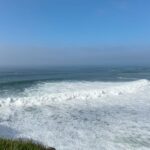 David Cristina Instagram - Eu e o próximo ícone da moda internacional viemos à Nazaré ver senhores doidos montados em tábuas de engomar a desafiar os elementos. Aconselho.