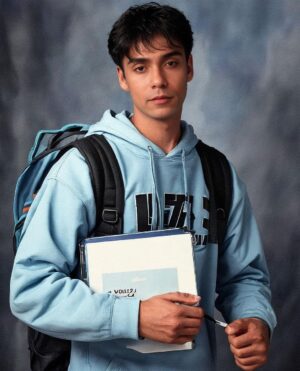 David Cristina Instagram - Fiz lá aquela coisa do AI Yearbook para ver como é que eu era se tivesse feito o liceu nos anos 90, que fiz. E a julgar por estas fotografias era um nhónhó ou um sinistro. Exceto na terceira foto, em que fazia parte dos D.A.M.A.