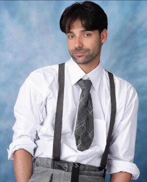David Cristina Instagram - Fiz lá aquela coisa do AI Yearbook para ver como é que eu era se tivesse feito o liceu nos anos 90, que fiz. E a julgar por estas fotografias era um nhónhó ou um sinistro. Exceto na terceira foto, em que fazia parte dos D.A.M.A.
