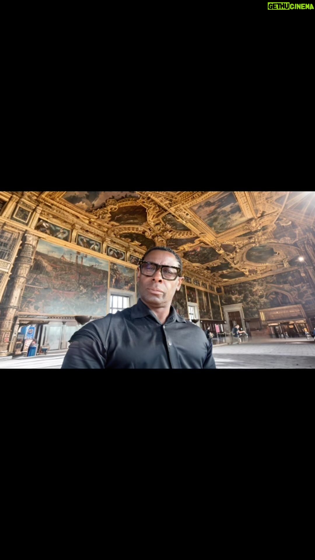 David Harewood Instagram - Piece to camera. #dogespalace #venice #dickensinitaly @skyarts @section52films
