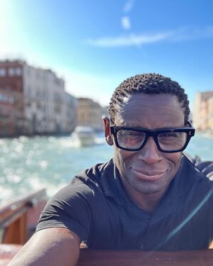 David Harewood Instagram - There are days when you’re doing this gig that really stand out in your memory. Today was one of those days.
#venice 
❤️🇮🇹