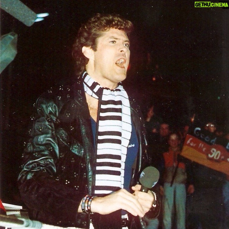 David Hasselhoff Instagram - Ah, the infamous piano scarf. A steady friend throughout all these years. In case you didn’t know, it’s included in the limited fan box for the album. And to those of you who haven't ordered the fan box yet, there’s more great personal stuff in there, like an autograph by yours truly, so take a look. Link in bio! @schubertmusicofficial @restless.records @the_orchard_ @abglanzentertainment #partyyourhasselhoff #davidhasselhoff #thehoff #thepassenger