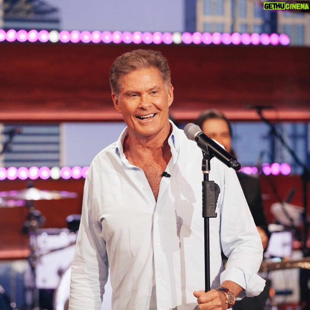 David Hasselhoff Instagram - Tune in to the @kellyclarksonshow today where I’ll be performing! Check local listings. #kellyclarkson #kellyclarksonshow