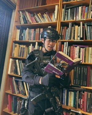 David Lim Instagram - Behind the scenes from last night’s @swatcbs, and probably the last time they let us film in a bookstore… 📚🤓🤫 #SWAT
