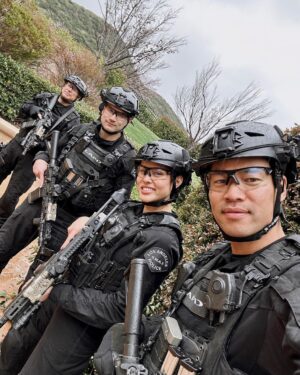 David Lim Instagram - That’s a wrap on ep 20! Been a cold, rainy grind with these guys. Almost to the finish line. 💥🎬☔️ #rollswat #season6