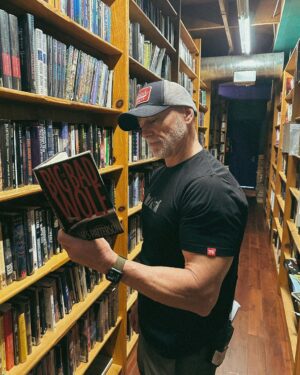David Lim Instagram - Behind the scenes from last night’s @swatcbs, and probably the last time they let us film in a bookstore… 📚🤓🤫 #SWAT