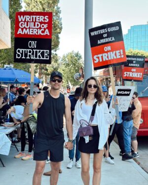 David Lim Instagram - Strength in numbers. The @swatcbs fam showed out on the picket lines! Give the writers and actors a fair deal, and let’s get back to work. 💥🪧💪🏽

#SAGAFTRAstrong #WGAstrong #rollswat