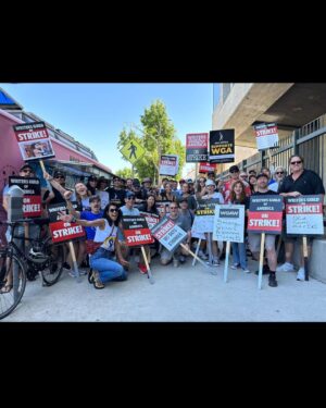 David Lim Instagram - Strength in numbers. The @swatcbs fam showed out on the picket lines! Give the writers and actors a fair deal, and let’s get back to work. 💥🪧💪🏽

#SAGAFTRAstrong #WGAstrong #rollswat