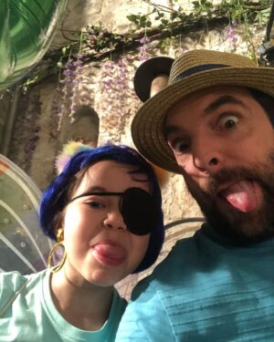 David Mora Instagram - #mignonismephilippekaterine #mignonnerie @scenesdemenagesm6 @m6officiel #licorne #pirate #chloé