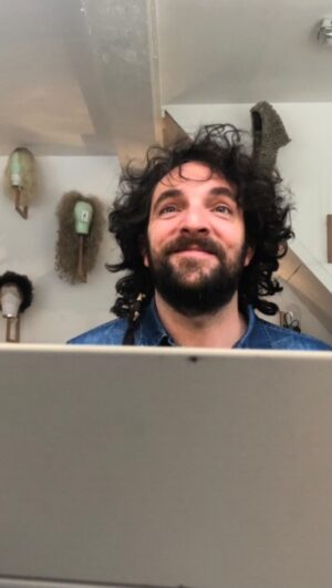 David Mora Instagram - J’ai eu la chance d’incarner “Serge” un Babos vegan extrémiste dans le film de Benjamin Euvrard, “ATTENTION AU DÉPART !” qui sort au ciné le 18 Août ! Un road movie familial, drôle et rythmé. Avec @andre.dussollier @jeromecommandeur @nilsotheningirard @levrailambert @charlydewitte Léo Dussolier @mariejulie.baup @lionellaget @ugomarchand @valerie.thoumire @matbernard_ @davidolivierfischer @mel.guerlet Celeste Evagora Vicki Andren Tom d’Ornano et plein d’autres…
@sndfilms et Bravo aux auteurs 🖋benjamin Euvrard Benjamin Dumont @morleypegge @charlydewitte @les.neveux