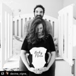 David Mora Instagram - #Repost @davina_vigne_ with @make_repost ・・・ J’ai choisi mon roi 👑 j’ai choisi Mora 😅 La chambre du #babydesdadas est prête, jour de galette, jour de fête 🥳 😂 et à vrai dire je ne me lasse pas de la regarder 😍 on en a profité pour faire des photos car je voulais immortaliser mon gros bidon 😁🤰 sur la première photo, @david_mora_officiel est assis sur le lit, et même si grâce à notre programme #ventreplatmagazine , il est aussi léger qu’une plume ☺️ je suis quand même hyper rassurée de la solidité du cocon ! 😋 Alors je vous rassure, on dormira pas dans le lit avec bébé lol mais comme le lit est évolutif jusqu’à 7 ans, c’est pratique pour s’asseoir et lire l’histoire du soir. (Ça fait beaucoup de oir 😅) Merci donc à Sophie Hermine, la maman qui rev’olutionne le lit bébé : @reves_de_libellule 😍 Même la table à langer qui se glisse en dessous, je trouve ça génial, car la chambre n’est pas très grande. En fait, c’est du génie, car elle a réussi à combiner bien être des parents et des petits dans le même temps. Bref, nana est contente lol et on a vraiment hâte 😁 merci pour tous vos ptits mots toujours mignons 🥰 Crédit photo @lesamoureuxphotographie @michael_vinitzki merci pour votre œil ♥️