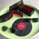 David Mora Instagram – Merci d’être passé nous voir sur le tournage @jeromelagain @alexandre_thibault_off 😎😎😎 J’ai été gâté 🙏🏻😇 Je trouve la collection terrible ! 🤘🏼🤩❤️ @vinylfactoryeyewear #lunettesdesoleil #polarized Cassis
