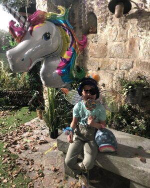 David Mora Instagram - #mignonismephilippekaterine #mignonnerie @scenesdemenagesm6 @m6officiel #licorne #pirate #chloé
