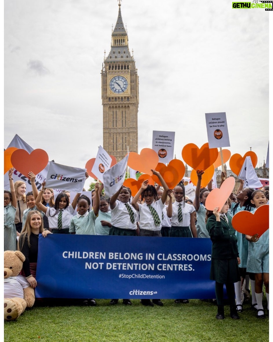 David Morrissey Instagram - Refugee children belong in classrooms, not detention centres🧸 Child detention of refugees causes terrible physical and mental harm. That's why it was banned in the UK - but now this government wants to reintroduce it. We can't let this happen. I stand with @refugeestogether and @Citizens.uk to call on this gov to #StopChildDetention.