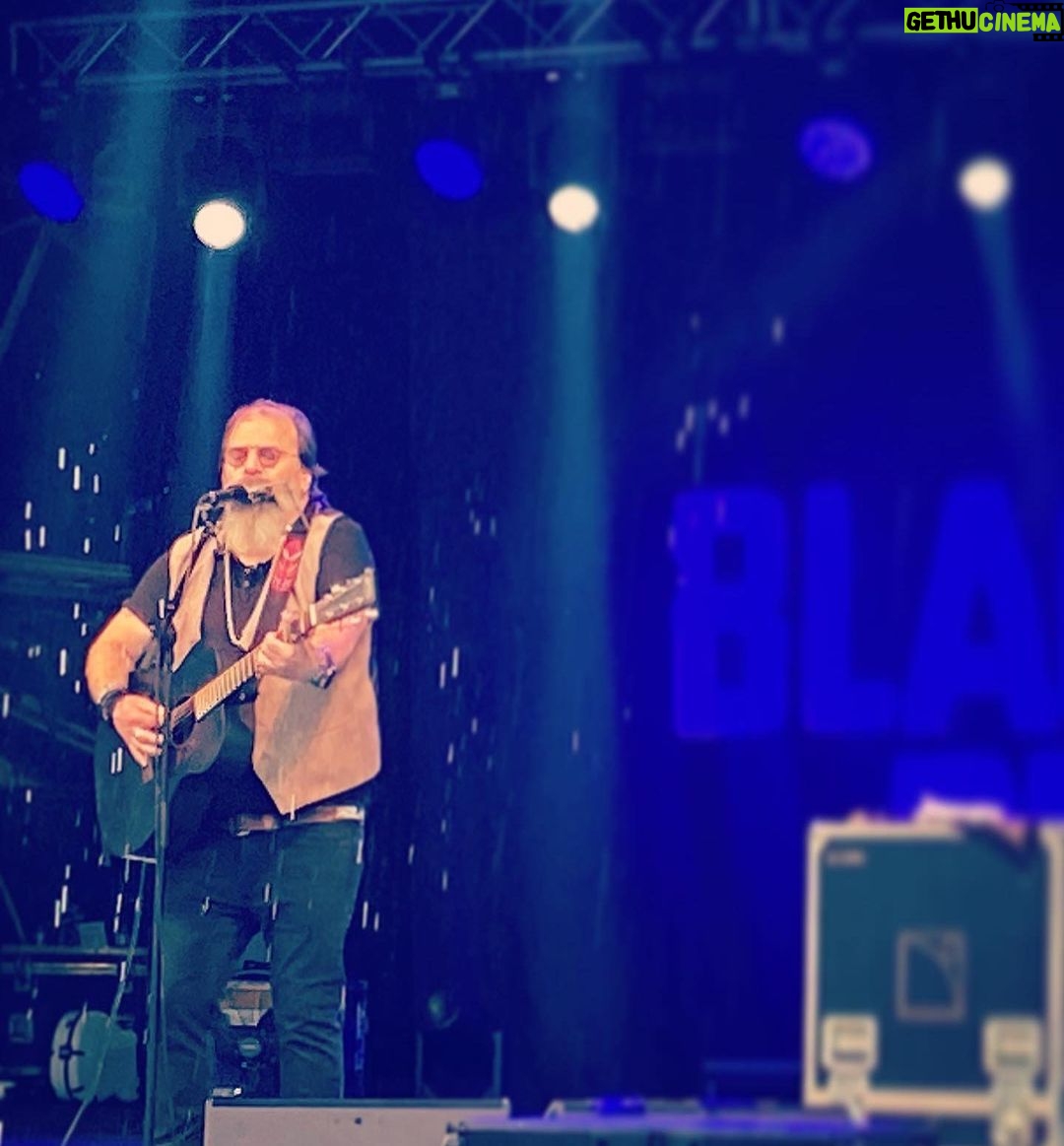 David Morrissey Instagram - Join us today @boogalooradio between 4-6 for our @blackdeerfest show. Some great artists including @richardhawley @steveearle @bonnieraittofficial @robertvincentmusic @thepretendershq @katherinepriddy and many more! What a great festival it was!
