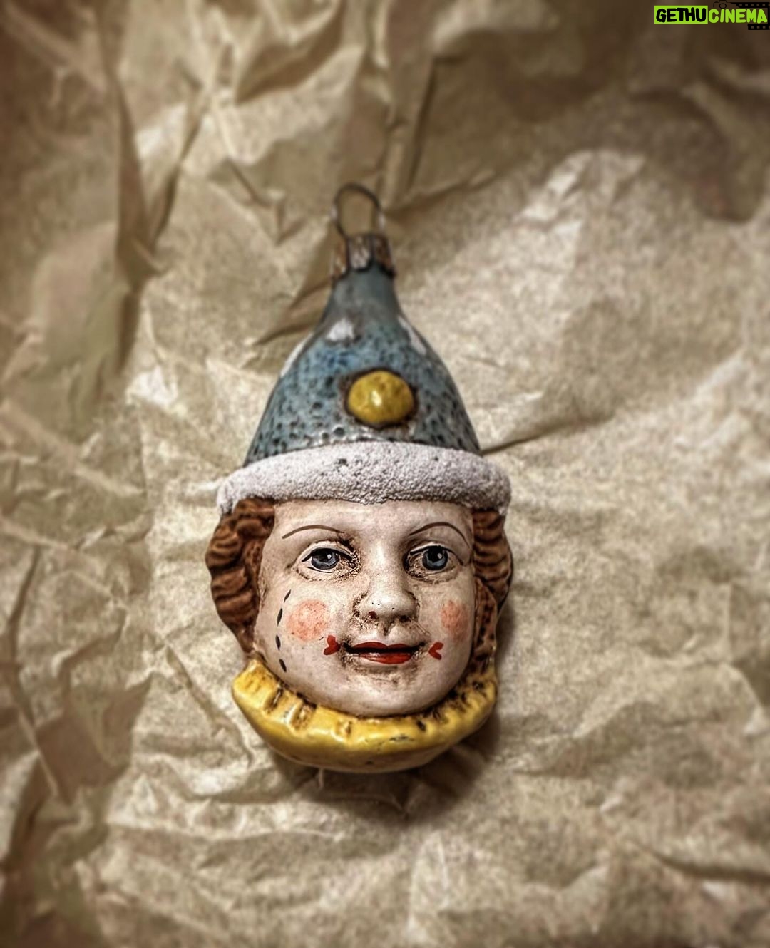 David Morrissey Instagram - Decorating the tree today!