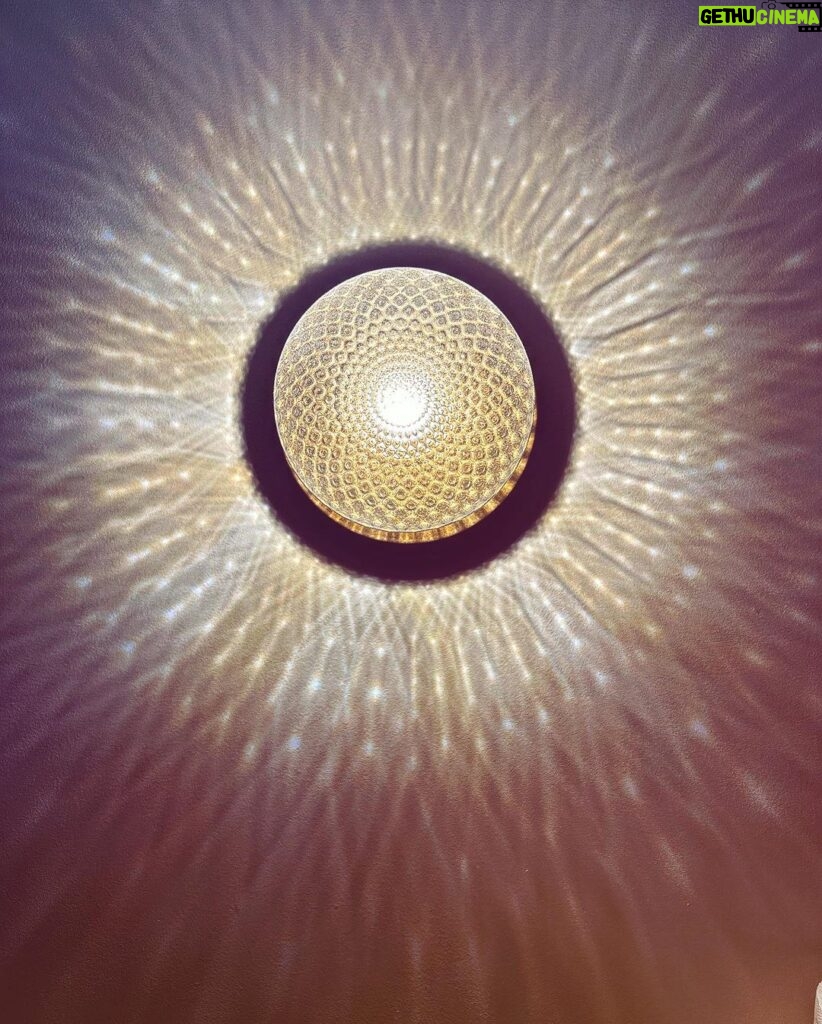 David Morrissey Instagram - Lamp Post
