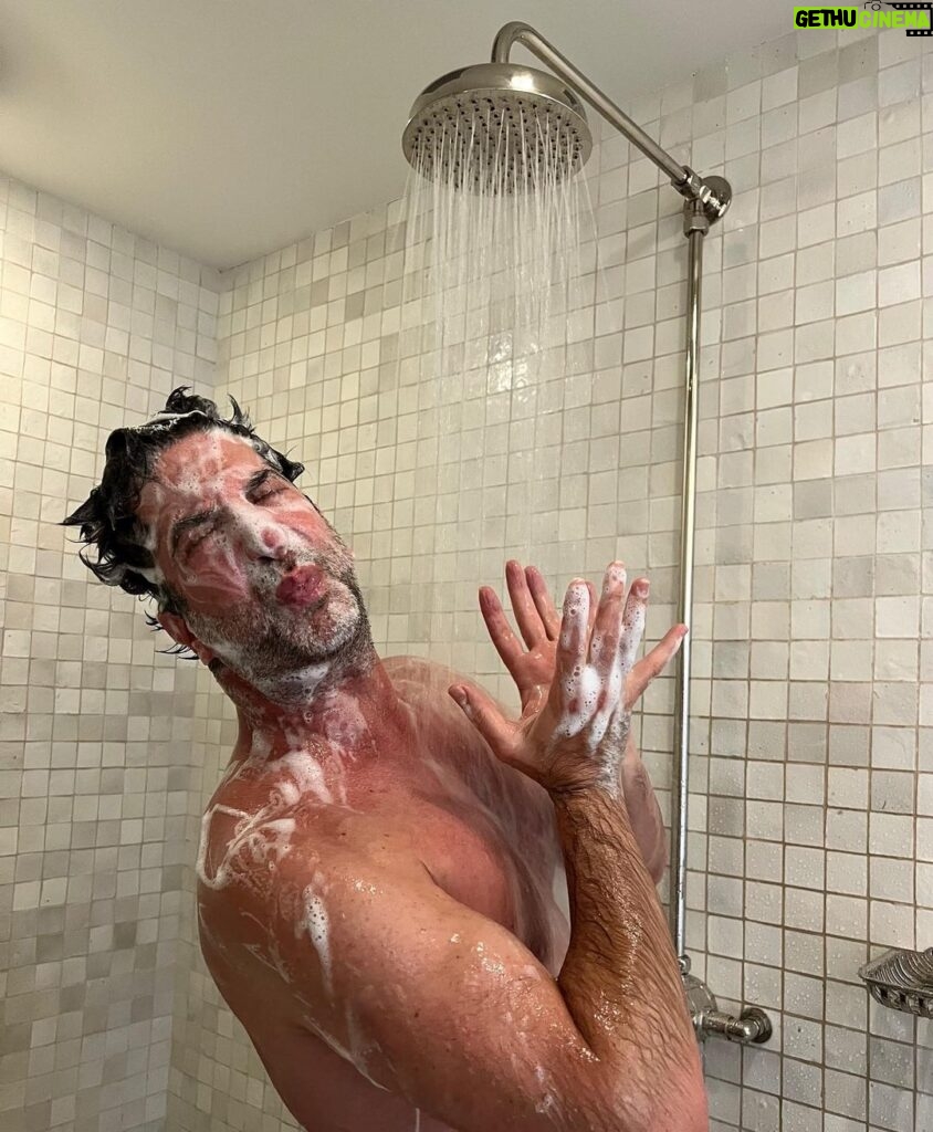 David Schwimmer Instagram - @jenniferaniston - a towel I hope??