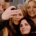 David Schwimmer Instagram - How good does it feel to finally give that friend you haven’t seen in years a big hug? Now multiply that by 5. Or 7 if you’re Joey. Thursday, May 27th. @HBOMax @friends