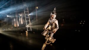 David Schwimmer Instagram - PREMIERING TOMORROW

Only on PBS!
9pm EST / 8pm CST 

LOOKINGGLASS ALICE
Adapted and Directed by David Catlin

From Lewis Carroll’s
ALICE IN WONDERLAND 🍄 

See LINK in bio above for extra content and broadcast schedule 🤗

@lookingglasstheatre 
@pbs 
@hms_media