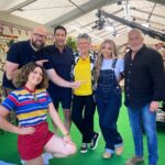 David Schwimmer Instagram - Here we go!!! The Great Stand Up To Cancer Bake Off 🕺🏻 A GREAT time for a GREAT cause… Baking to raise $ — and for that #StarBaker apron!  Tune in to @channel4 today at 7:45pm to see how insanely serious I take it 😂😳 Donate NOW and support life-saving cancer research… LINK in bio above! @britishbakeoff #GBBO Battling against: @rosematafeo @jesynelson @mrbigtomd Rightfully mocked by: @paul.hollywood @prueleith @realmattlucas