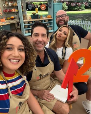 David Schwimmer Instagram - Here we go!!!

The Great Stand Up To Cancer Bake Off 🕺🏻

A GREAT time for a GREAT cause…

Baking to raise $ — and for that #StarBaker apron!
 Tune in to @channel4 today at 7:45pm to see how insanely serious I take it 😂😳

Donate NOW and support life-saving cancer research…
LINK in bio above!

@britishbakeoff #GBBO 

Battling against:
@rosematafeo 
@jesynelson 
@mrbigtomd 

Rightfully mocked by:
@paul.hollywood 
@prueleith 
@realmattlucas