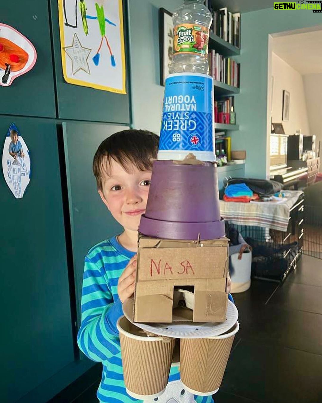 David Thewlis Instagram - To my little pal, Asa, who after a very busy year of being five has rather inexplicably turned six. Happy Birthday 🎂 🎂🎂🎂🎂🎂
