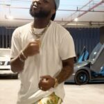 Davido Instagram - Happy ❤️ day … ‘Easy on me’ @logosolori ft Me … out now !!