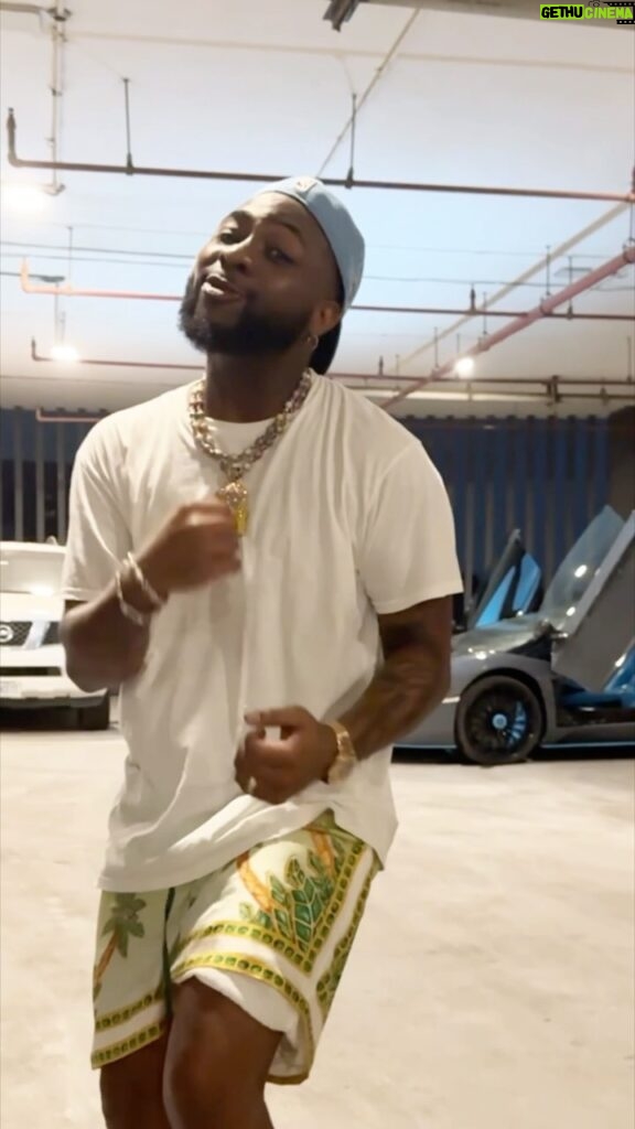 Davido Instagram - Happy ❤️ day … ‘Easy on me’ @logosolori ft Me … out now !!