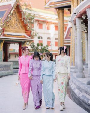 Davika Hoorne Instagram - พาเด็กๆเข้าวัดค่ะ🙏🏻 ขอให้เป็นปีที่ดีของพวกเราทุกคนนะคะ @davikahstand @davikahchannel @mine.media.official ❤️