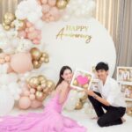 Davika Hoorne Instagram - มีคนเขิล ทำเองเขิลเอง555555 ถ้าใครได้ติดตามเรื่องราวของ #เต๋อใหม่ จะรู้ว่าปีแรกที่พี่ขอใหม่เป็นแฟนนางเตรียมลูกโป่งมาแต่ทำแตกจนนาง น้ำตาคลอ และวันนี้นางได้ทำลายปมนั้นเรียบร้อยแล้ววันนี้ลูกโป่งไม่แตกแล้วจ๊ะพี่เต๋อมีความสุขแล้ว😂❤️ #tmanv