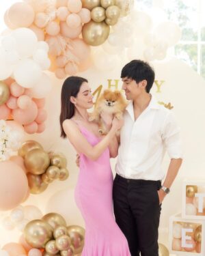 Davika Hoorne Instagram - มีคนเขิล ทำเองเขิลเอง555555 ถ้าใครได้ติดตามเรื่องราวของ #เต๋อใหม่ จะรู้ว่าปีแรกที่พี่ขอใหม่เป็นแฟนนางเตรียมลูกโป่งมาแต่ทำแตกจนนาง น้ำตาคลอ และวันนี้นางได้ทำลายปมนั้นเรียบร้อยแล้ววันนี้ลูกโป่งไม่แตกแล้วจ๊ะพี่เต๋อมีความสุขแล้ว😂❤️ #tmanv