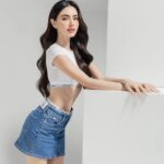 Davika Hoorne Instagram - 🐜💕 อย่าเลื่อนรูปน้าถ้าใจไม่แข็งแรง #น้ำตาลตก