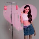 Davika Hoorne Instagram - 🐜💕 อย่าเลื่อนรูปน้าถ้าใจไม่แข็งแรง #น้ำตาลตก