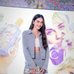 Davika Hoorne Instagram – @guccibeauty เปิดตัว Gucci Flora Gorgeous Magnolia Eau de Parfum น้ำหอมขวดม่วงแสนหวาน สมาชิกลำดับ 3 ที่เข้ามาเติมเต็มอิสรภาพพร้อมกลิ่นหอมของหมู่มวลดอกไม้ให้กับโลก #FloraFantasy
และเพื่อเฉลิมฉลองให้กับการเปิดตัวน้ำหอมครั้งนี้ @guccibeauty ยังได้เนรมิตป๊อบอัพสุดพิเศษ ที่ตกแต่งด้วย Flora Pattern อันเป็นเอกลักษณ์ในเฉดสีม่วงเช่นเดียวกับตัวขวด ให้เหล่ากุชชี่แก๊งค์แวะเวียนไปจับจองเป็นเจ้าของพร้อมโปรโมชั่นพิเศษก่อนใคร! ณ Hall of Fame ชั้น M สยามพารากอน ระหว่างวันที่ 18 – 24 ตุลาคมนี้เท่านั้น
@guccibeauty #GucciBeauty #FloraFantasy