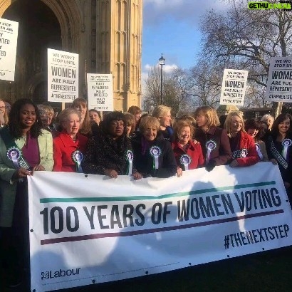 Dawn Butler Instagram - I think we need more female leaders in the world 🌎 ❤️