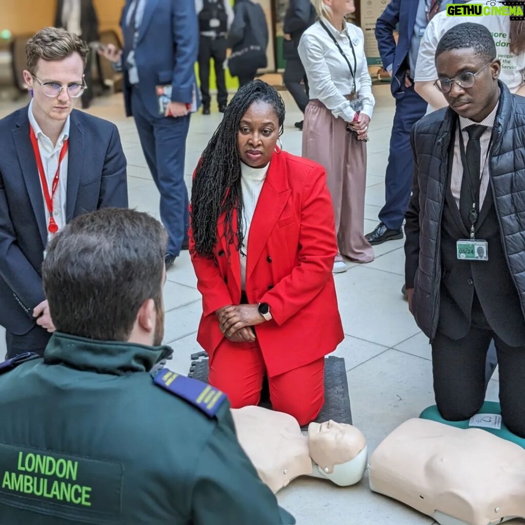 Dawn Butler Instagram - Last week I was taught how to save a life by @ldn_ambulance. It only takes a few mins to learn what to do in a #CardiacArrest – but it could be the difference between life and death. Sign up to learn life-saving skills and join #LondonLifesavers here: https://www.londonambulance.nhs.uk/getting-involved/become-a-london-lifesaver/