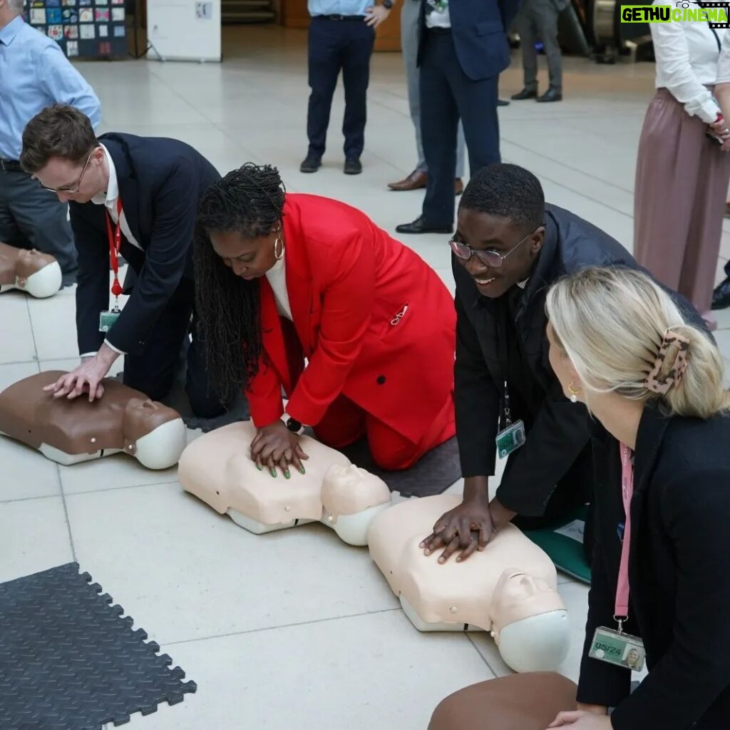 Dawn Butler Instagram - Last week I was taught how to save a life by @ldn_ambulance. It only takes a few mins to learn what to do in a #CardiacArrest – but it could be the difference between life and death. Sign up to learn life-saving skills and join #LondonLifesavers here: https://www.londonambulance.nhs.uk/getting-involved/become-a-london-lifesaver/