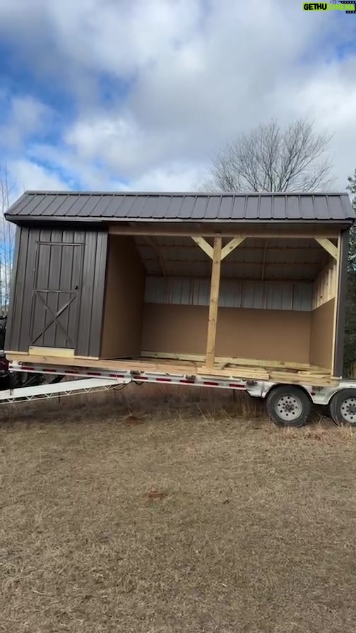 Dawn Olivieri Instagram - The babies shed arrives!!!! Arkansas - the Natural State