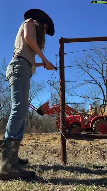 Dawn Olivieri Instagram - Moving corrals and moving babies today!!! Arkansas - the Natural State